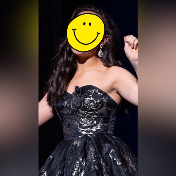 Sherri Hill Black Ballgown with Gold Metallic Floral Print Size 2 - Picture 5 of 6